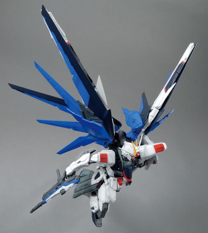 MG ZGMF-X10A Freedom Gundam Version 2.0 "Gundam Seed" - Bandai Hobby 1/100 Scale Master Grade Model Kit