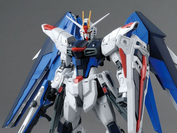 MG ZGMF-X10A Freedom Gundam Version 2.0 "Gundam Seed" - Bandai Hobby 1/100 Scale Master Grade Model Kit