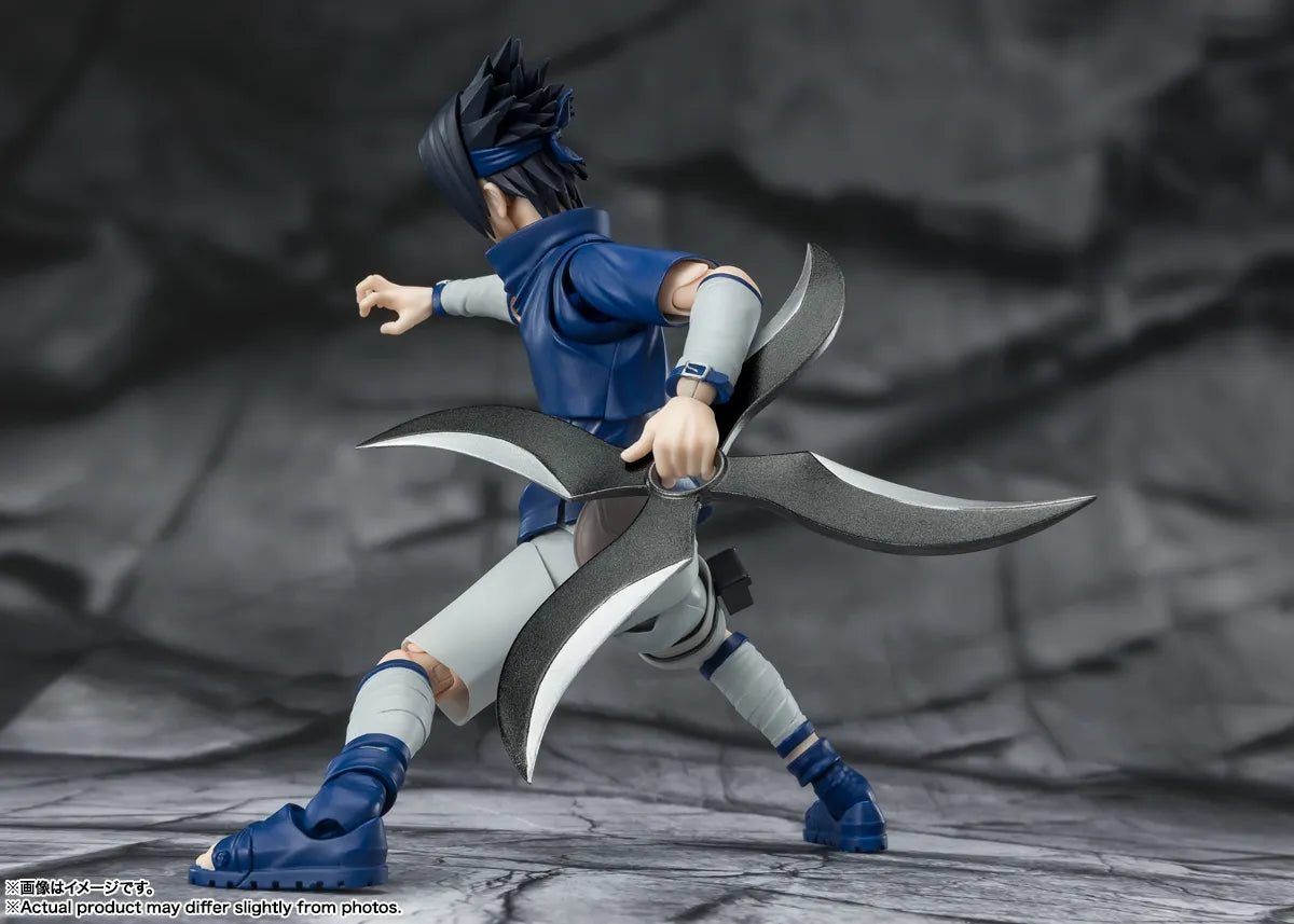 S.H. Figuarts Naruto - Sasuke Uchiha -Ninja Prodigy of the Uchiha Clan Bloodline back pose holding shuriken