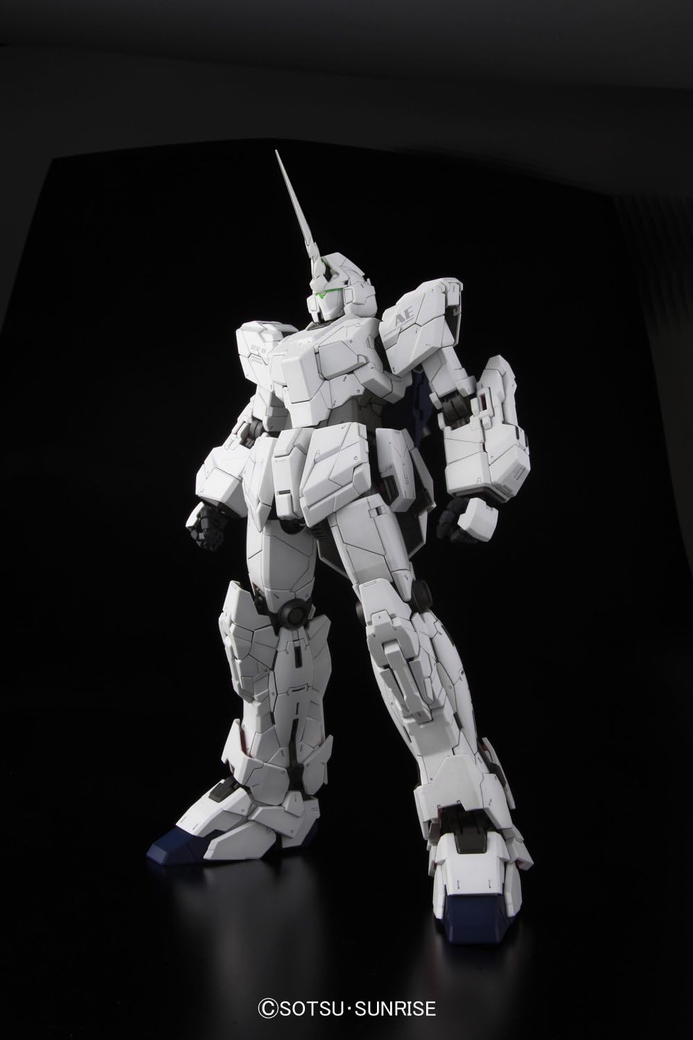 PG RX-0 Unicorn Gundam "Mobile Suit Gundam Unicorn" - Bandai Hobby 1/60 Scale Perfect Grade Model Kit