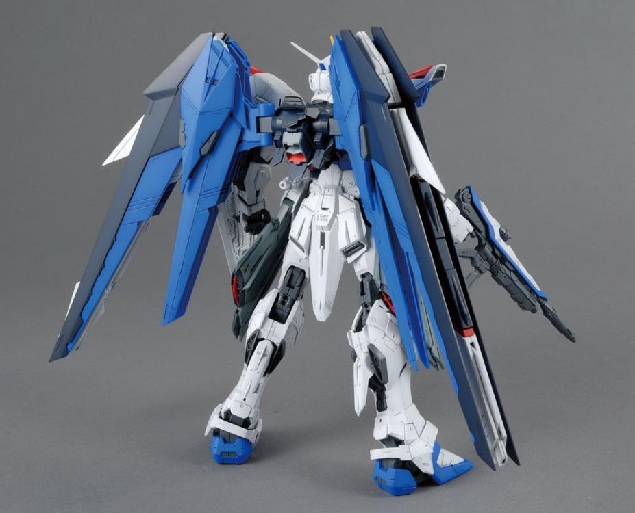 MG ZGMF-X10A Freedom Gundam Version 2.0 "Gundam Seed" - Bandai Hobby 1/100 Scale Master Grade Model Kit