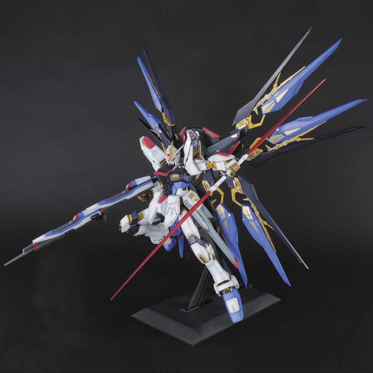 PG Strike Freedom "Mobile Suit Gundam Seed Destiny" - Bandai Hobby 1/60 Scale Perfect Grade Model Kit