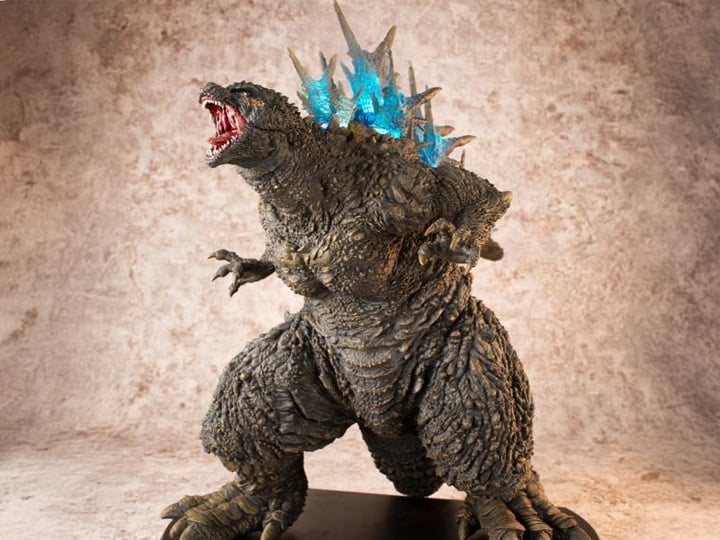 Ultimate Article UA Monsters Godzilla (2023) Attacking Ginza Version "Godzilla Minus One" | Megahouse