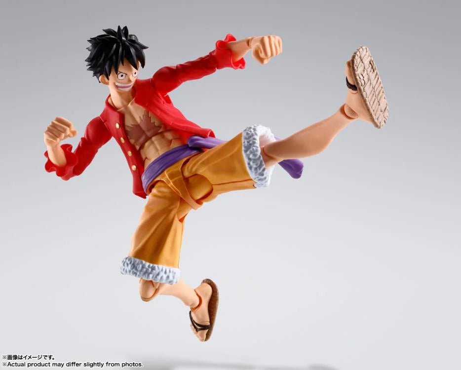 One Piece Monkey.D.Luffy -The Raid on Onigashima- S.H.Figuarts Luffy kicking left