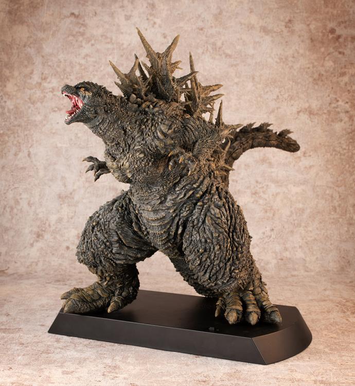 Ultimate Article UA Monsters Godzilla (2023) Attacking Ginza Version "Godzilla Minus One" | Megahouse