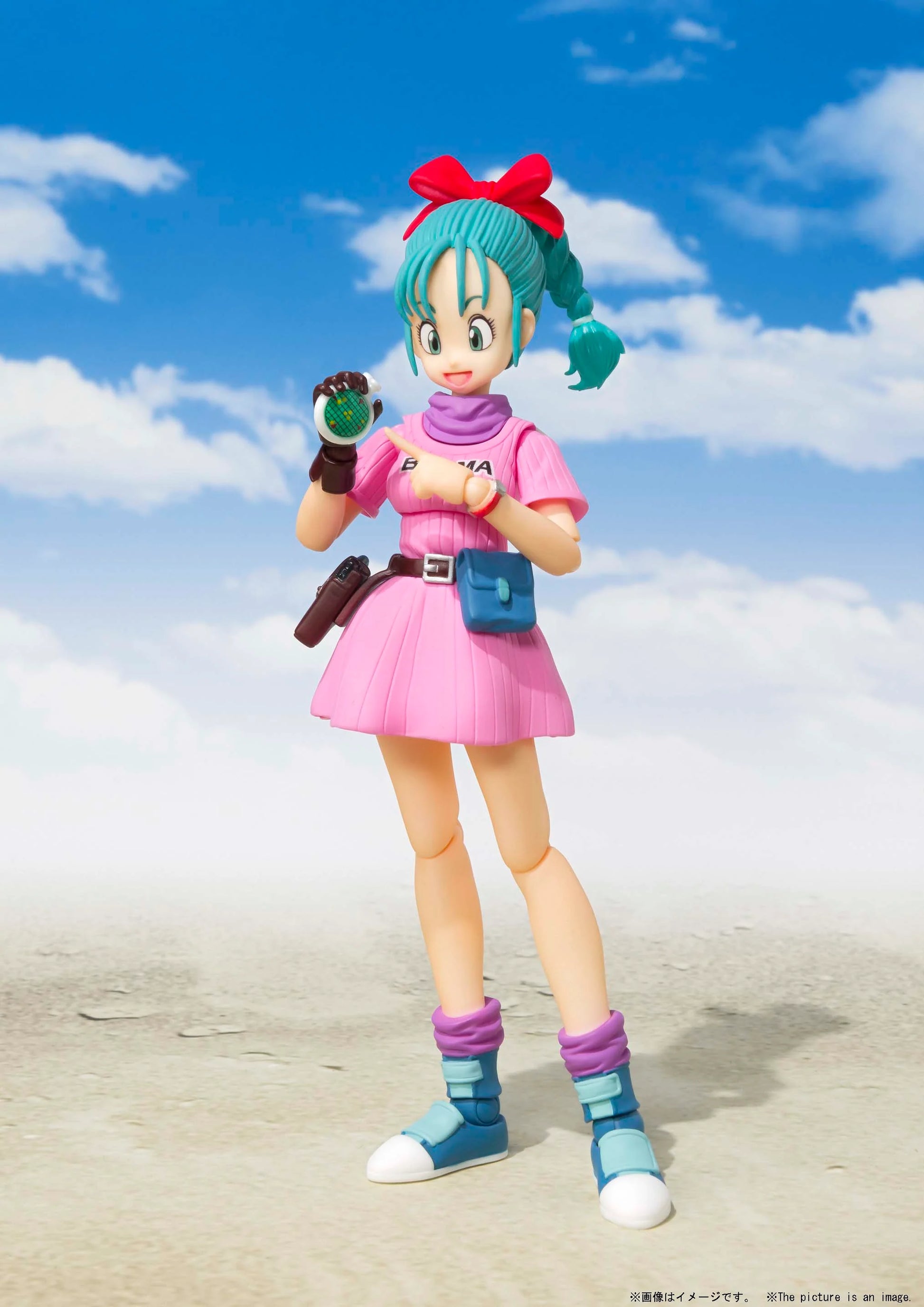 S.H.Figuarts Bulma -Adventure Begins- (Re-issue) pointing at the radar