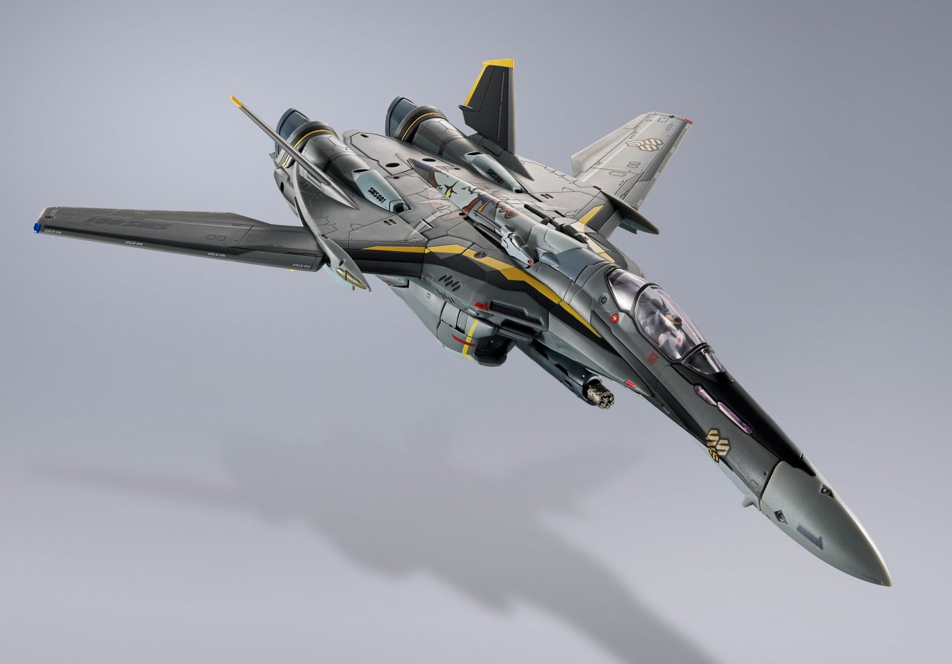 Macross DX CHOGOKIN VF-25S Armored Messiah Valkyrie (Ozma Lee) Revival Ver. jet mode
