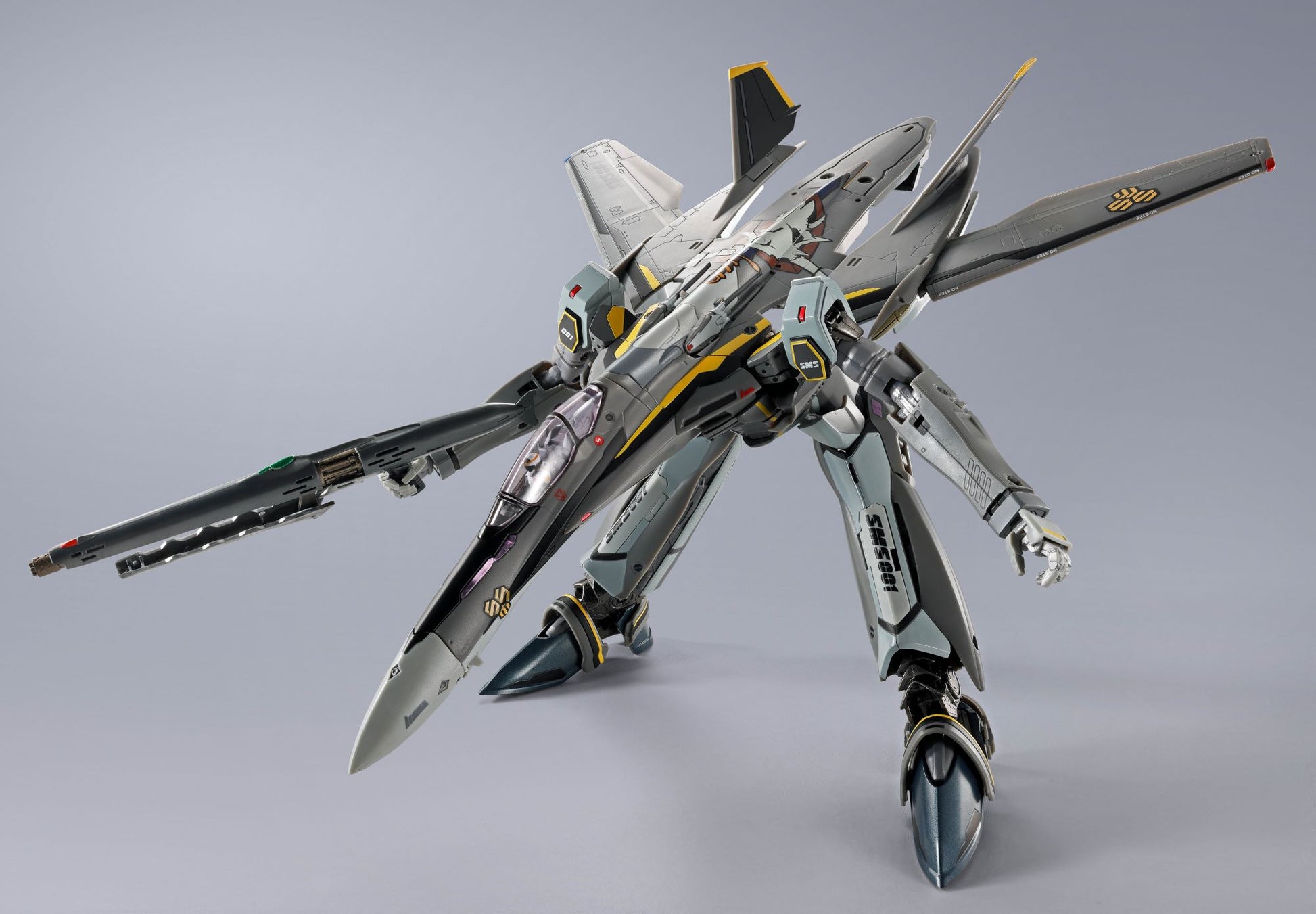 Macross DX CHOGOKIN VF-25S Armored Messiah Valkyrie (Ozma Lee) Revival Ver. gerwalk mode