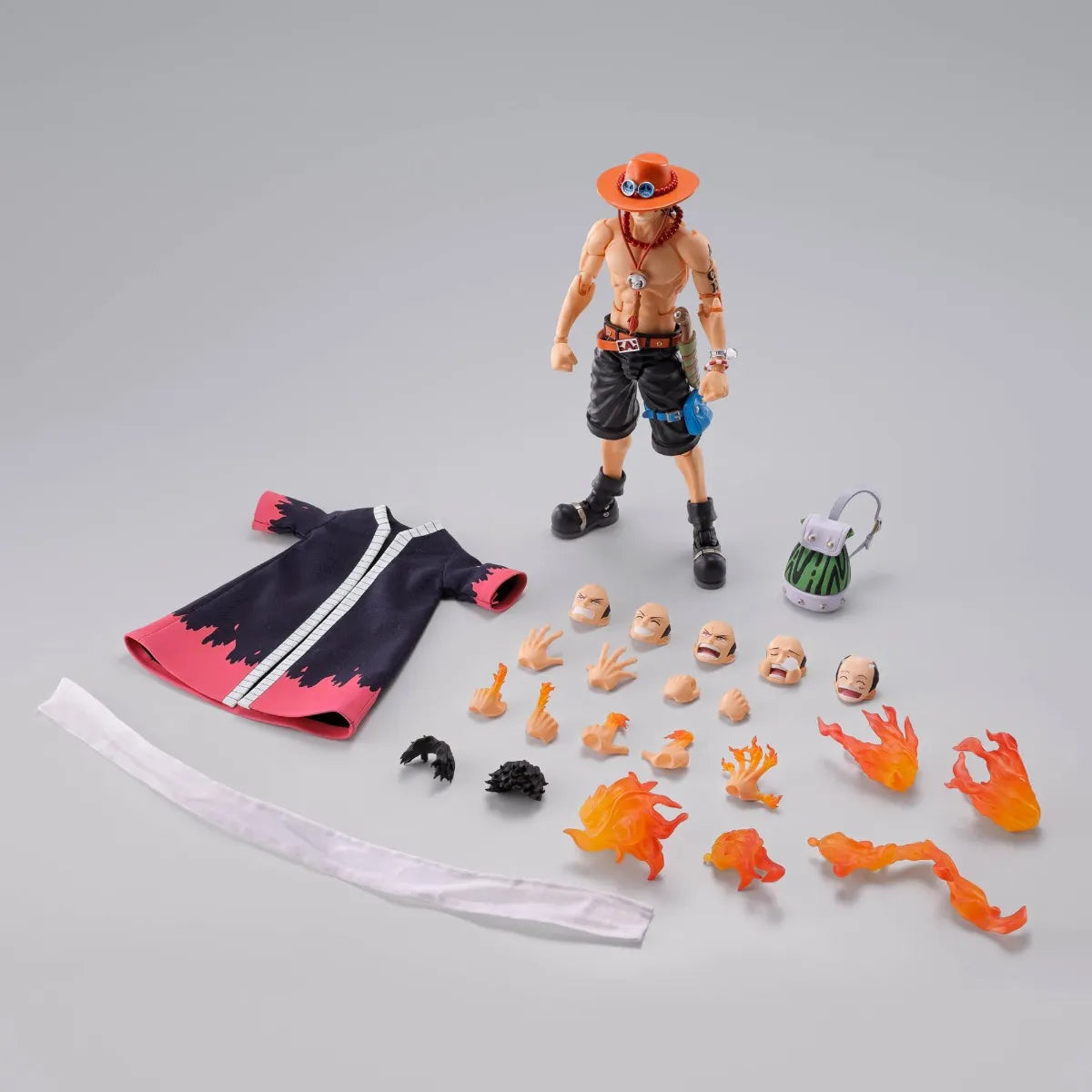 Portgas.D.Ace - Fire Fist - "One Piece", TAMASHII NATIONS S.H.Figuarts showing all accessories