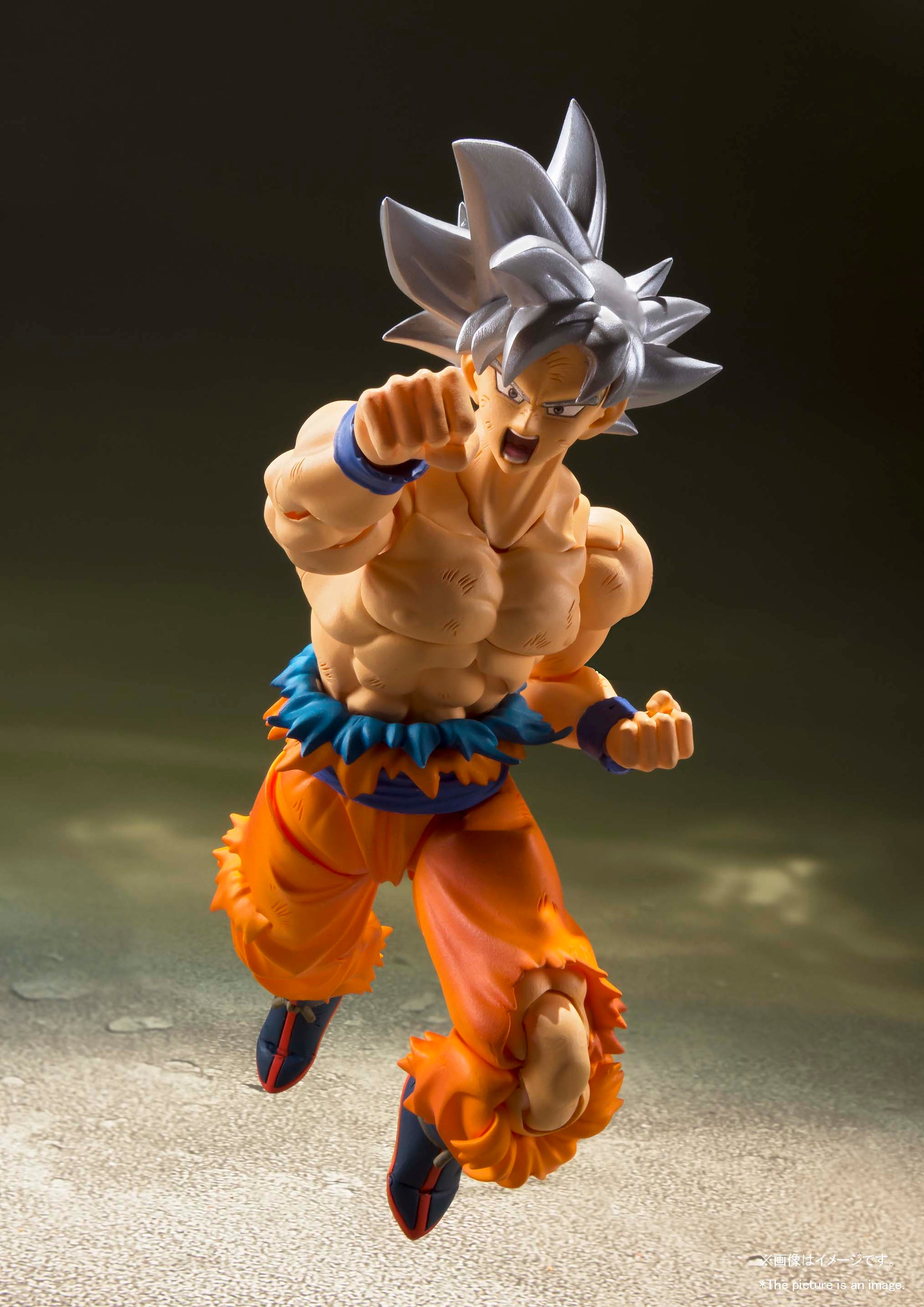 SON GOKU ULTRA INSTINCT "DRAGON BALL Z" flying punching