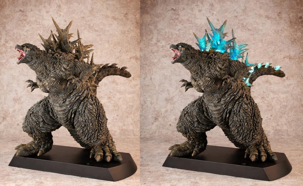 Ultimate Article UA Monsters Godzilla (2023) Attacking Ginza Version "Godzilla Minus One" | Megahouse