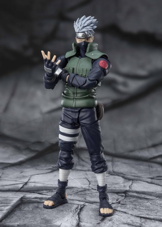 Naruto: Shippuden S.H.Figuarts Kakashi Hatake standing pose