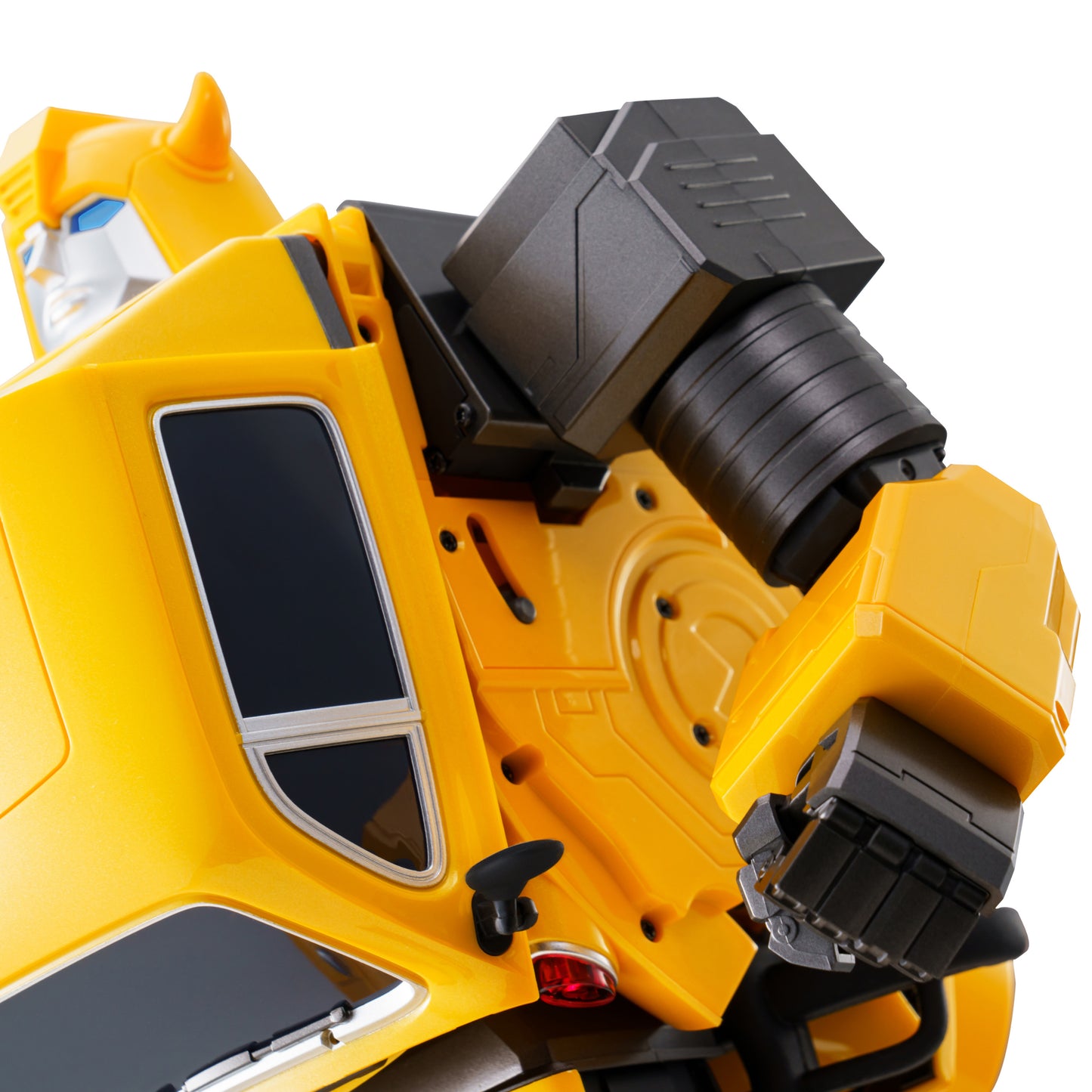 Pre Order Transformers  G1 Flagship Bumblebee - Robosen