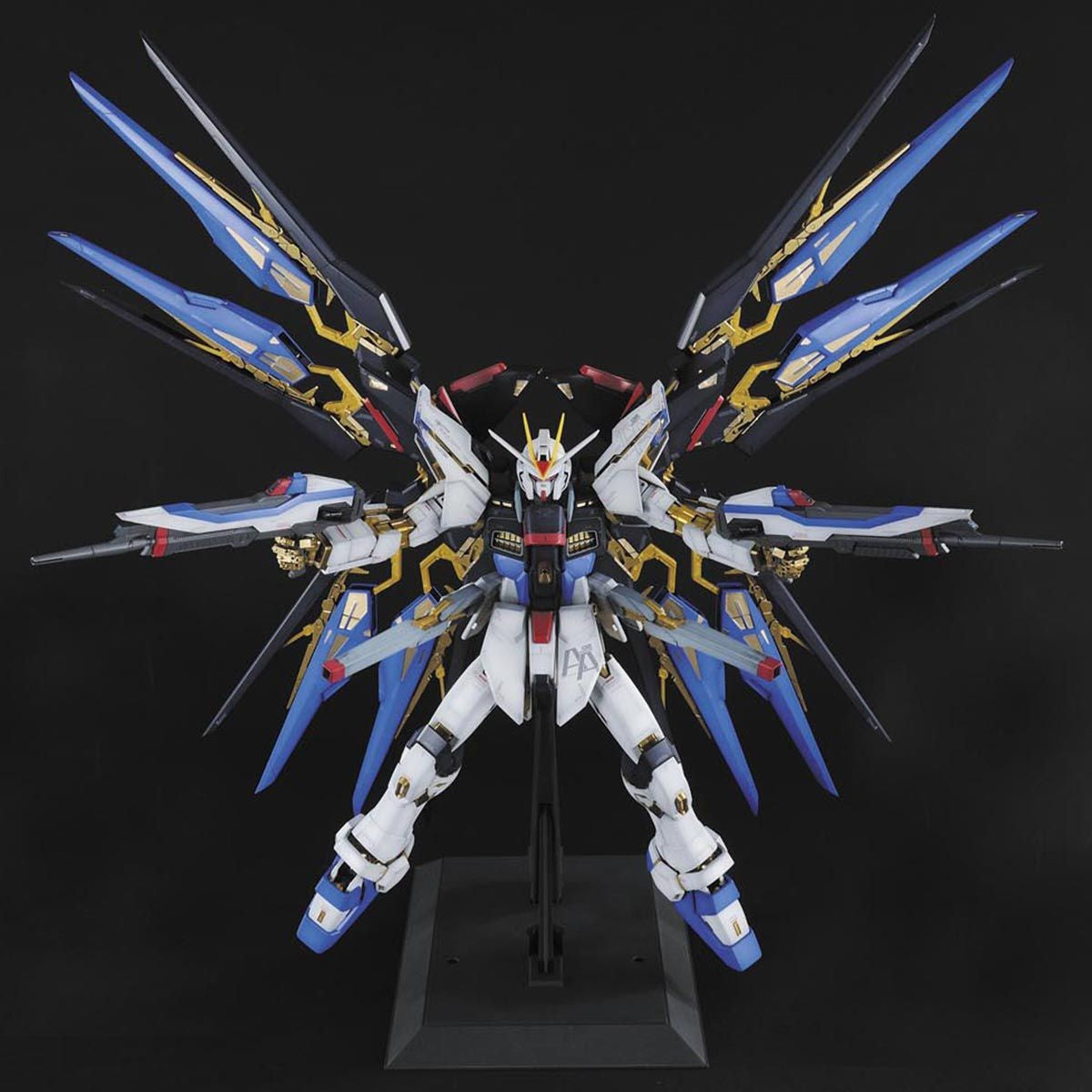 PG Strike Freedom "Mobile Suit Gundam Seed Destiny" - Bandai Hobby 1/60 Scale Perfect Grade Model Kit