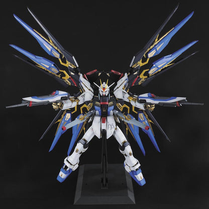 PG Strike Freedom "Mobile Suit Gundam Seed Destiny" - Bandai Hobby 1/60 Scale Perfect Grade Model Kit