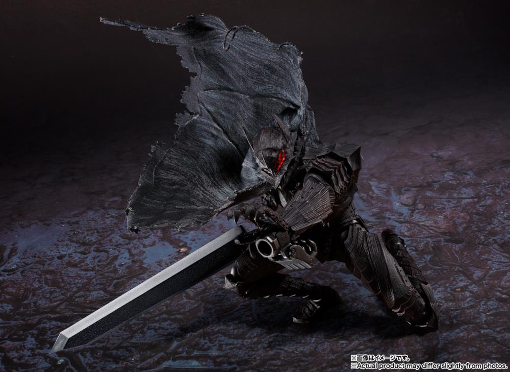 Berserk S.H.Figuarts Guts (Berserker Armor -Heat of Passion-) slashing pose