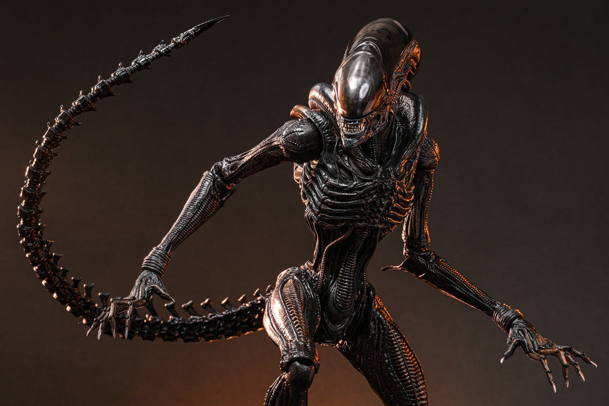 Hot Toys Alien Romulus Scorched Xenomorph sixth scale figure photo 1