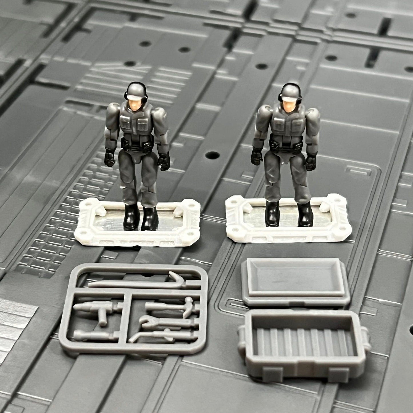 1/60 scale Maintenance Crew Mini Figure Set of 2 Diaclone 3rd party