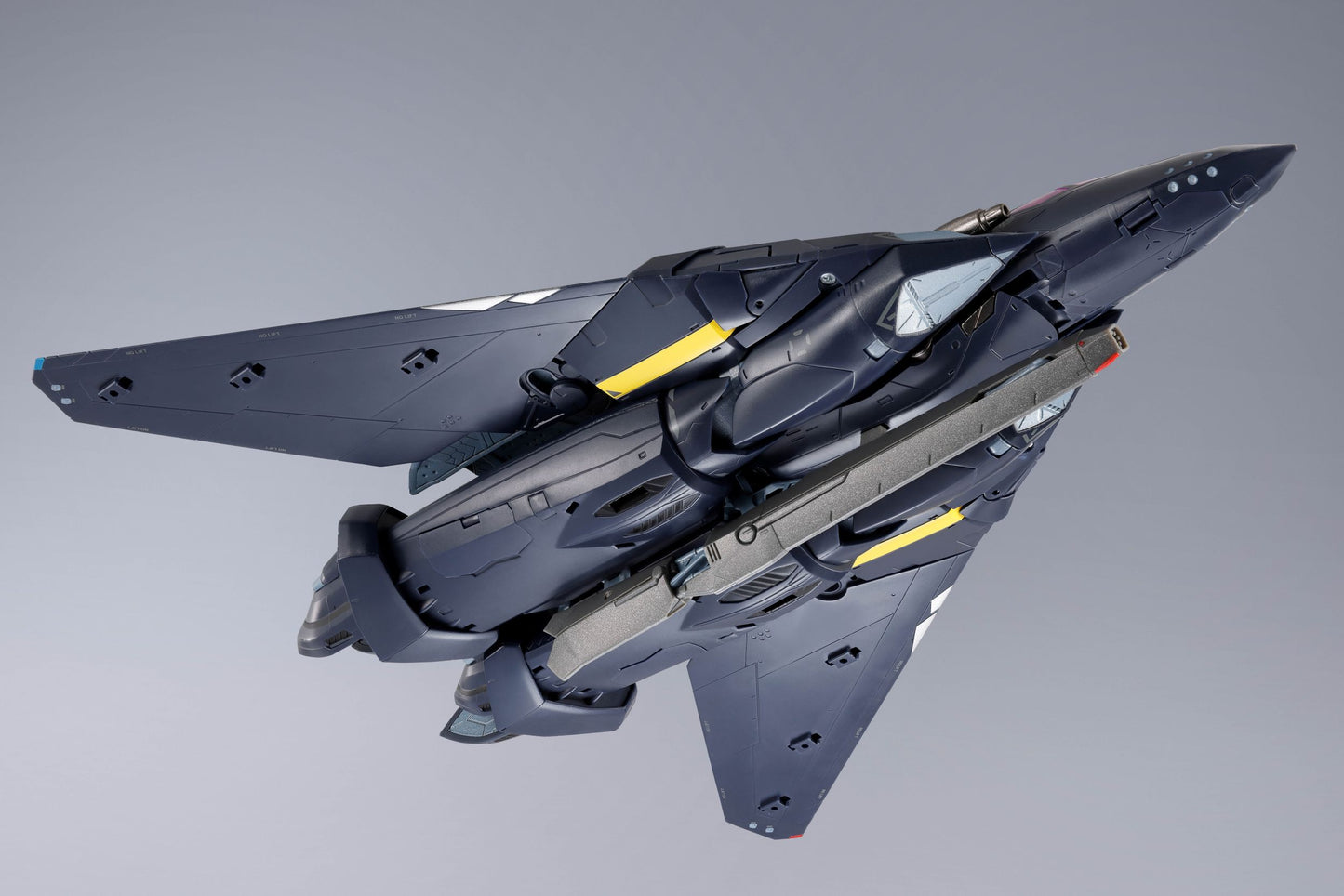 DX Chogokin VF-17S Nightmare Stealthvalkyrie (GAMLIN KIZAKI use) "Macross 7" | Bandai Tamashii Nations